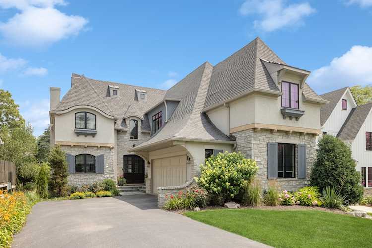7 Mcintosh Ave Clarendon Hills, IL 60514
