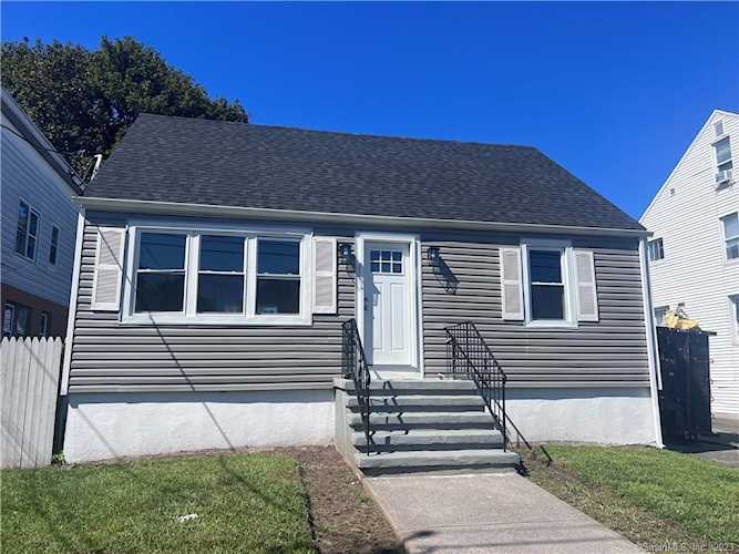 67 Yarwood St Stratford, CT 06615