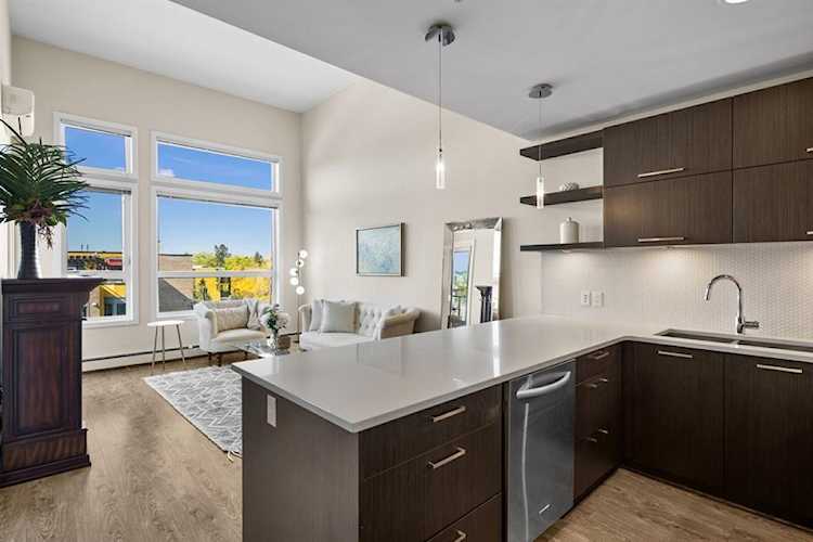 707 4 St NE #404 Calgary, AB T2E3S7