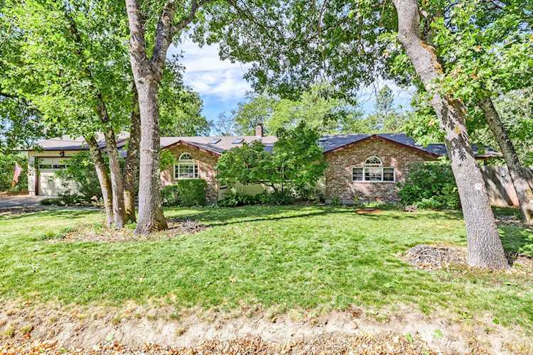 304 Lathrop Ln Grants Pass, OR 97526