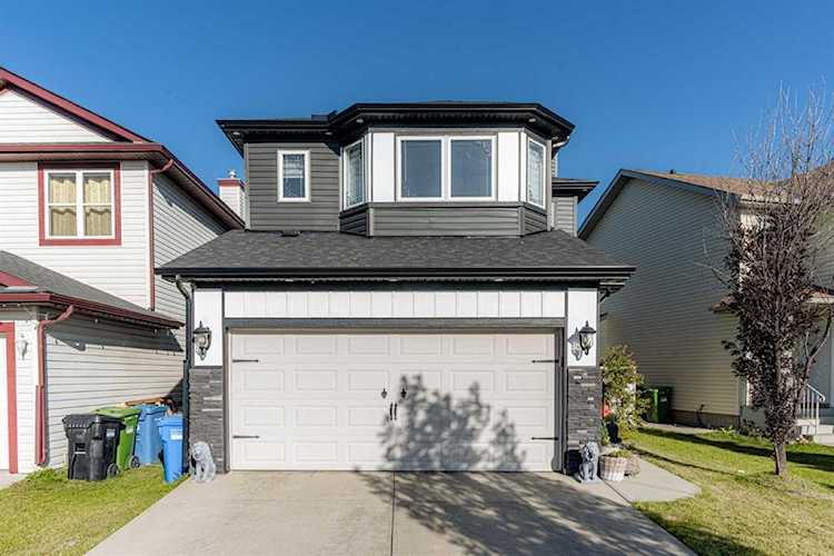 104 Saddlecrest Blvd NE Calgary, AB T3J5E8