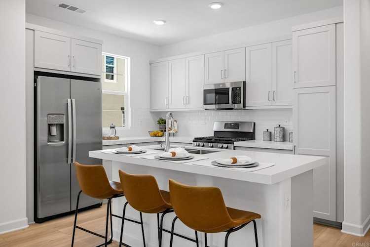 1223 Sunrise View #102 San Marcos, CA 92078