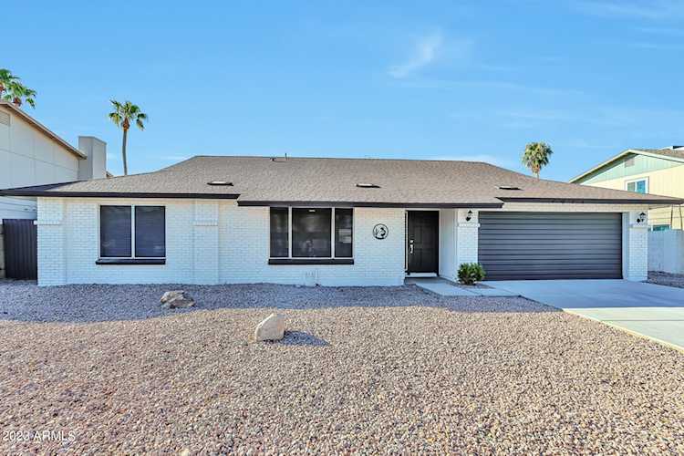 1015 W Natal Avenue Mesa, AZ 85210