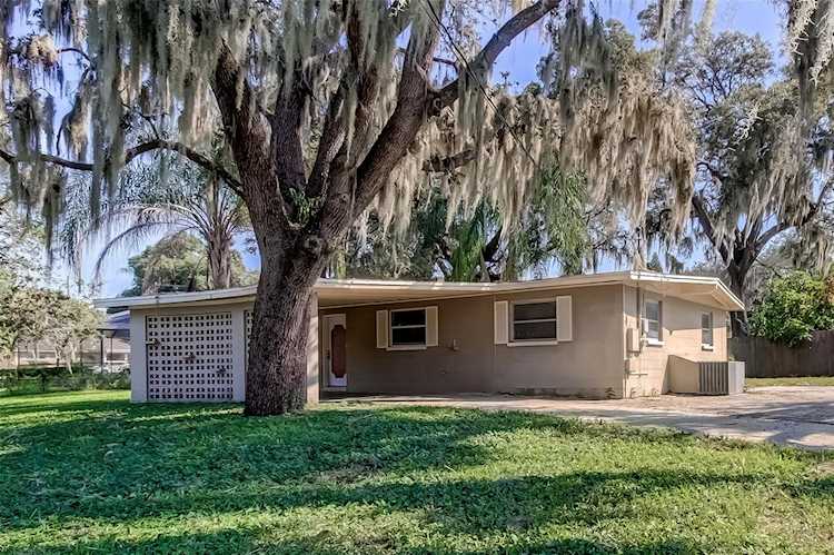 320 Kenmore Rd Brandon, FL 33511