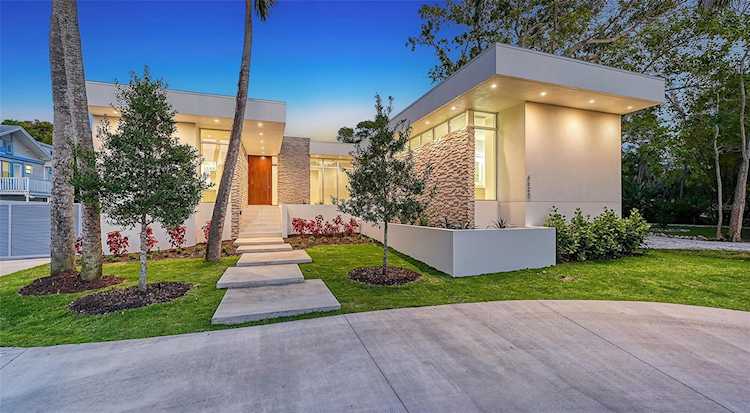 4526 Bay Shore Rd Sarasota, FL 34234