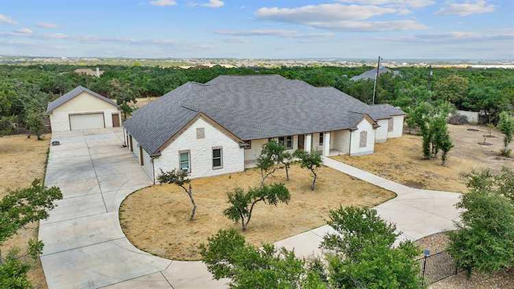 107 Forest TRL Leander, TX 78641