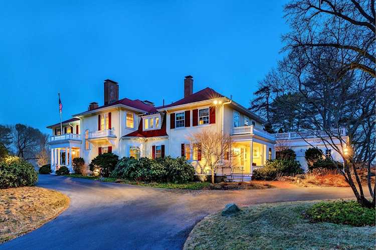 1025 Hale St Beverly, MA 01915