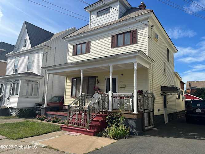 817 Holland Rd Schenectady, NY 12303