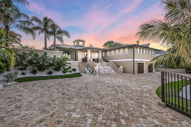 1316 N Peninsula Ave New Smyrna Beach, FL 32169
