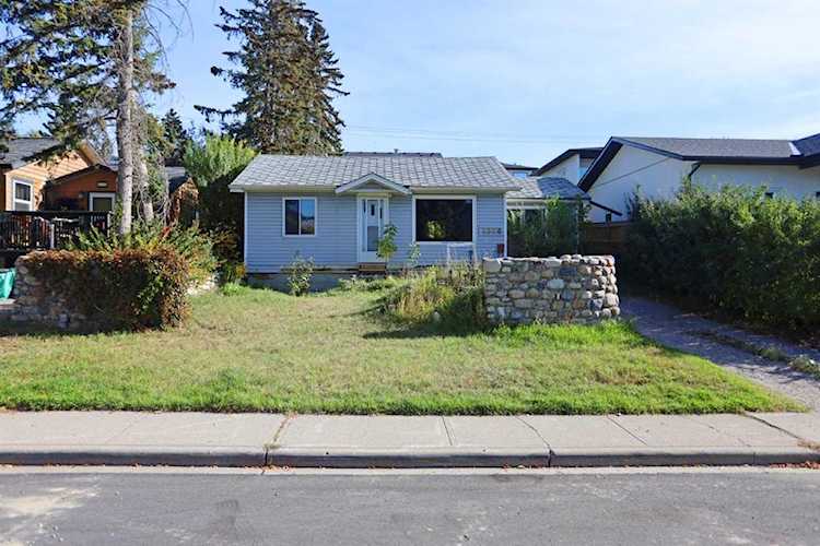 5104 21 Ave NW Calgary, AB T3B 0X4