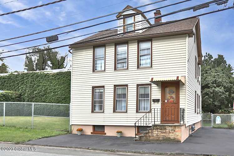 118 Ida St Troy, NY 12180