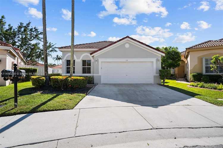 728 N Juniper Ln Weston, FL 33327