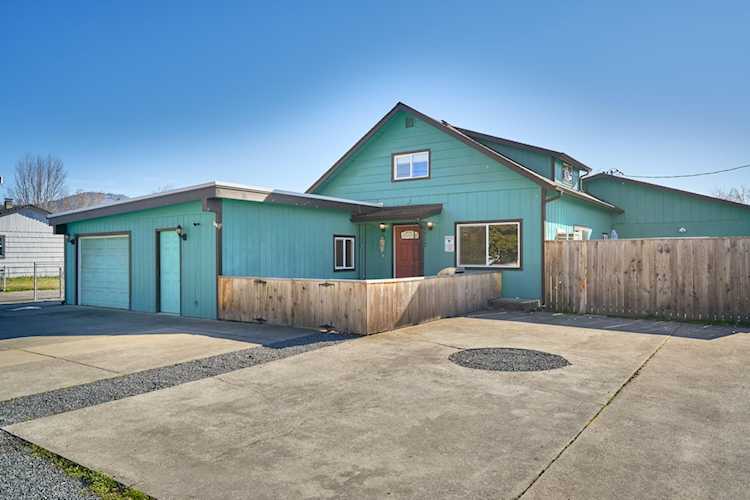 1117 SW Bridge St Grants Pass, OR 97526