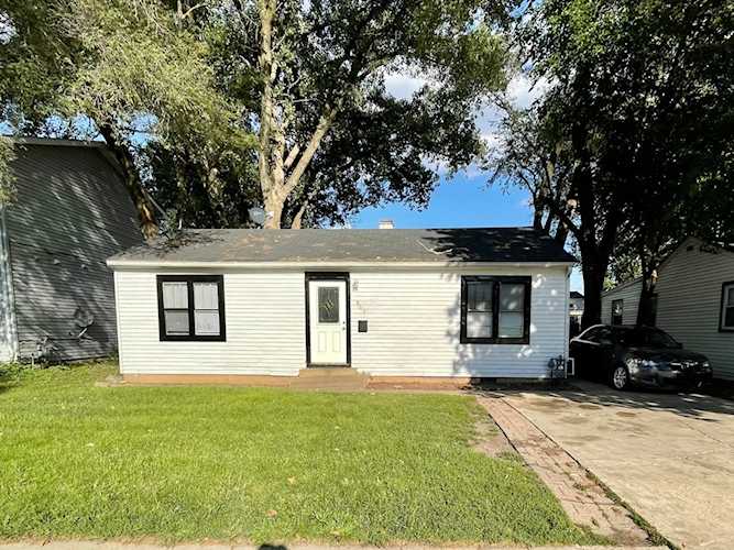 613 N Elmwood Dr Aurora, IL 60506