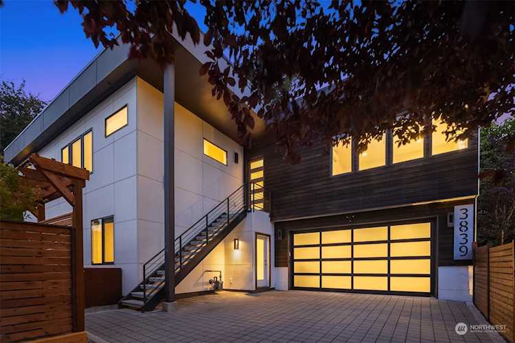3839 51st Ave SW Seattle, WA 98116