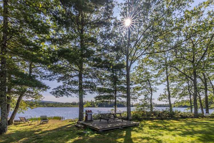 47 Brawn Rd Lincolnville, ME 04849
