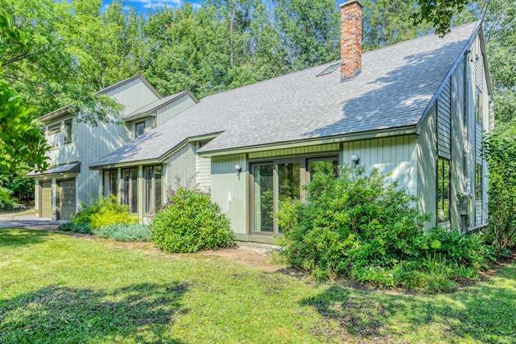 8 Cromwell Dr Orono, ME 04473