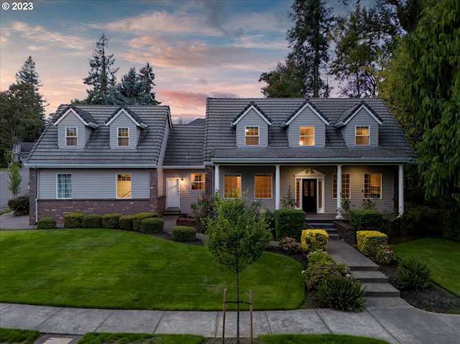 1807 Manchester CT West Linn, OR 97068