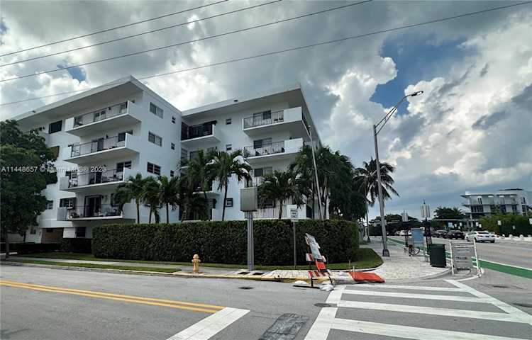 1900 Meridian Ave #204 Miami Beach, FL 33139