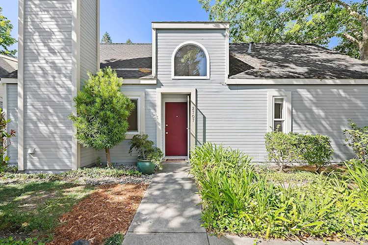 2707 Lakeview Drive Santa Rosa, CA 95405
