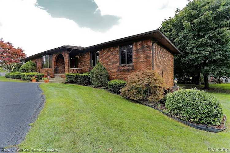 53968 Lynnham Ln Shelby Twp, MI 48316