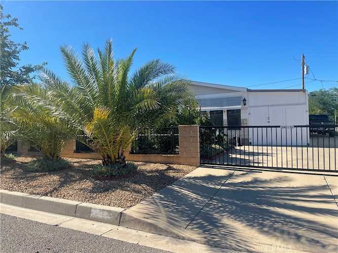 19242 Hinton St Hesperia, 92345