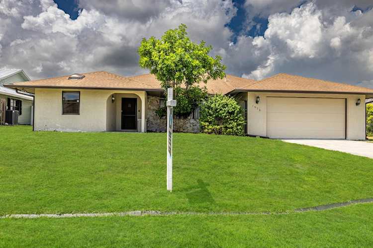 1526 SE Cownie Street Port St Lucie, FL 34983