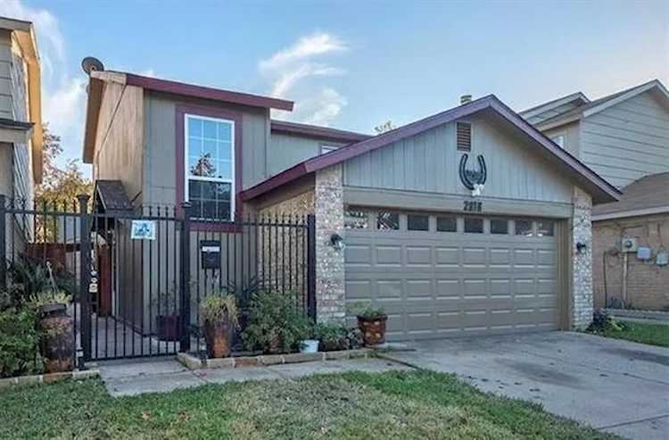 2816 Capella Circle Garland, TX 75044