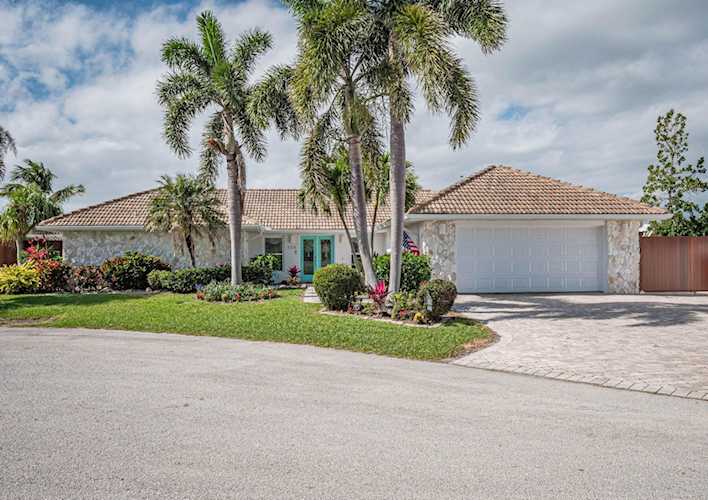 115 Queen Catherina Court Hutchinson Island, FL 34949