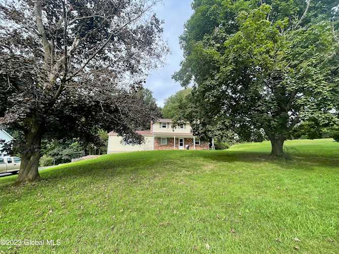 129 Wood Dale Dr Ballston Lake, NY 12019