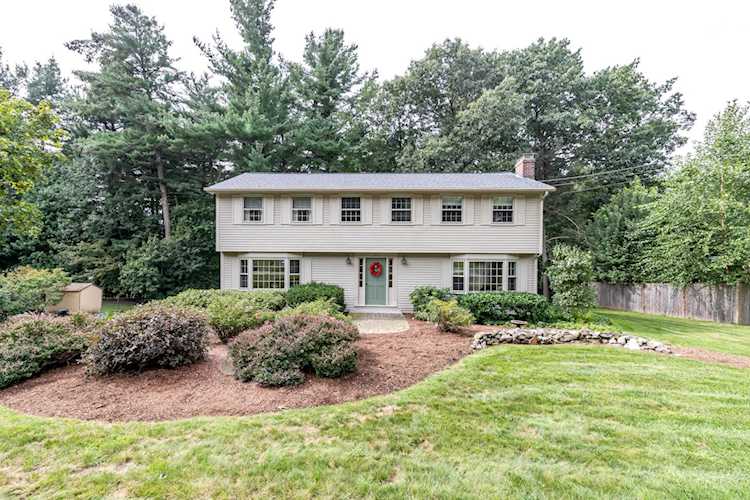 21 Thoreau Dr Nashua, NH 03062