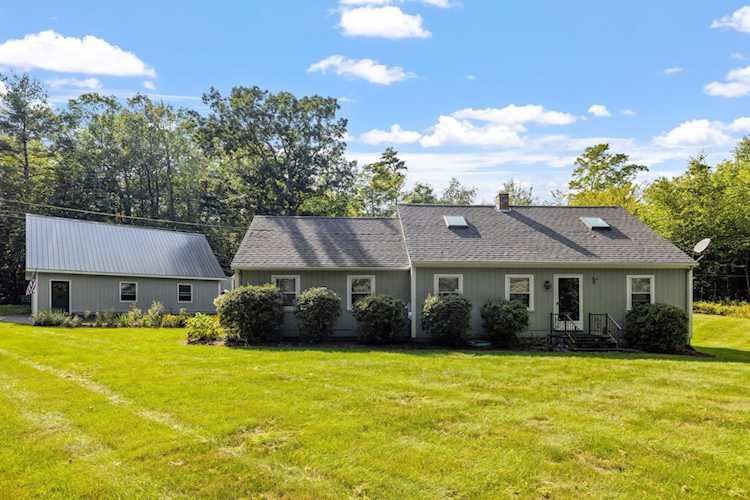 71 Driftwood Dr Moultonborough, NH 03254