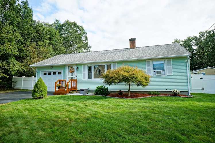 37 W Glenwood St Nashua, NH 03060