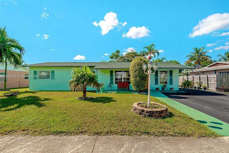 40 NE 207th St Miami Gardens, FL 33179