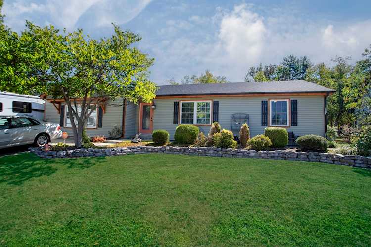 497 Scarborough Dr Versailles, KY 40383