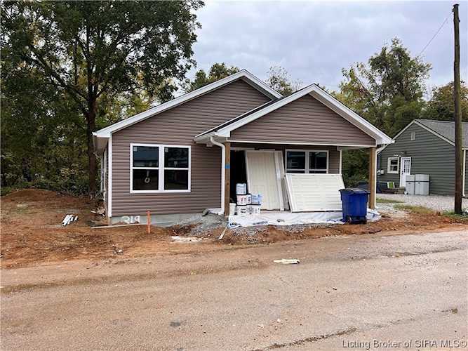 319 Ridge Rd Charlestown, IN 47111