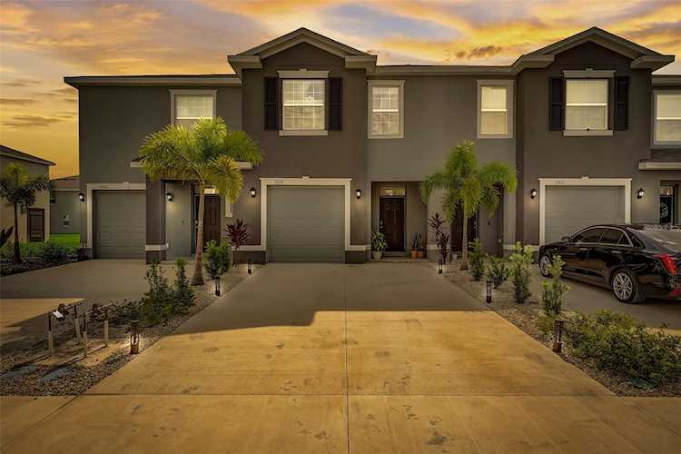 1959 Pleasant Maple Ct Bradenton, FL 34211