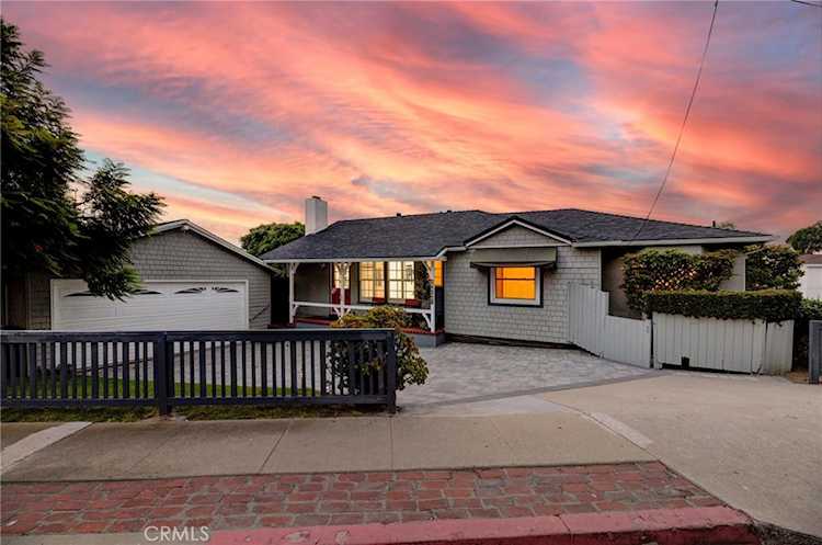 2491 Valley Dr Hermosa Beach, CA 90254