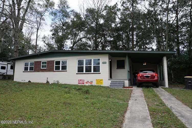1227 Skye DR E Jacksonville, FL 32221