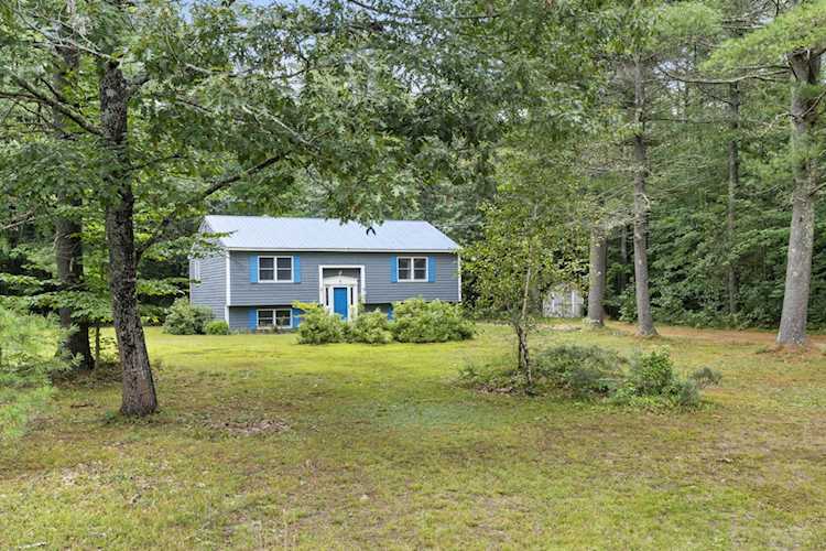 5 Lindan Ln Gray, ME 04039