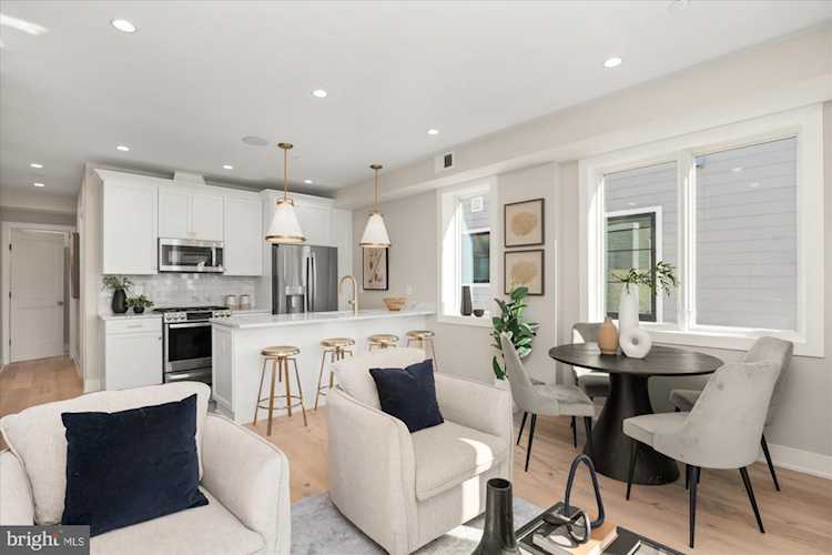 5305 Connecticut Ave NW #3 Washington, DC 20015 | MLS DCDC2096730 Photo 1