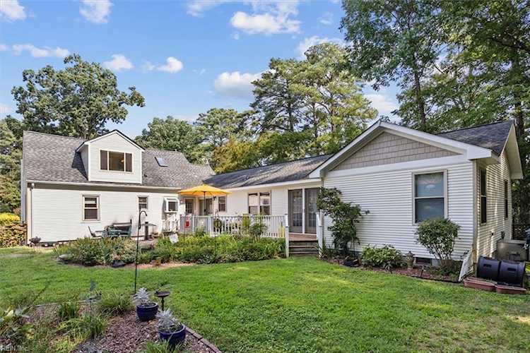 84 Lakeside Dr Newport News, VA 23606