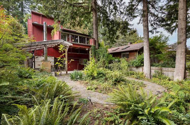 6450 Imperial Avenue West Vancouver, BC V7W 2J6