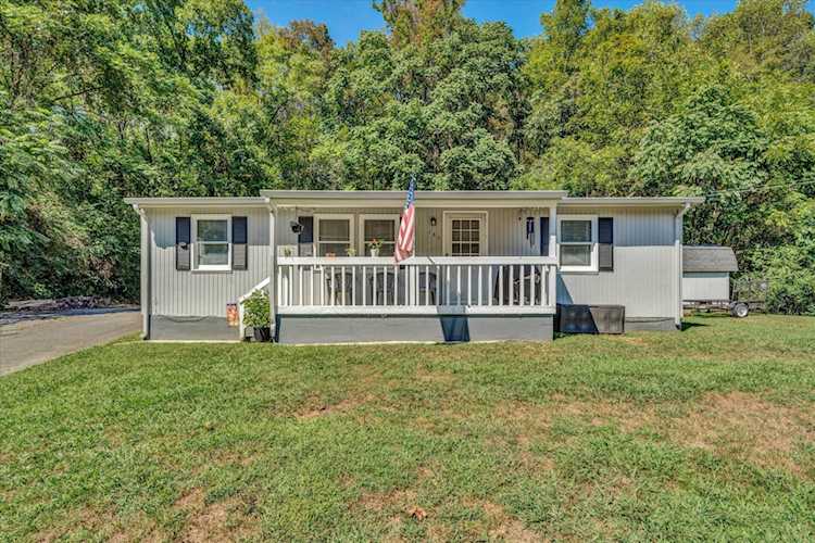 145 Spring Hollow Troutville, VA 24175