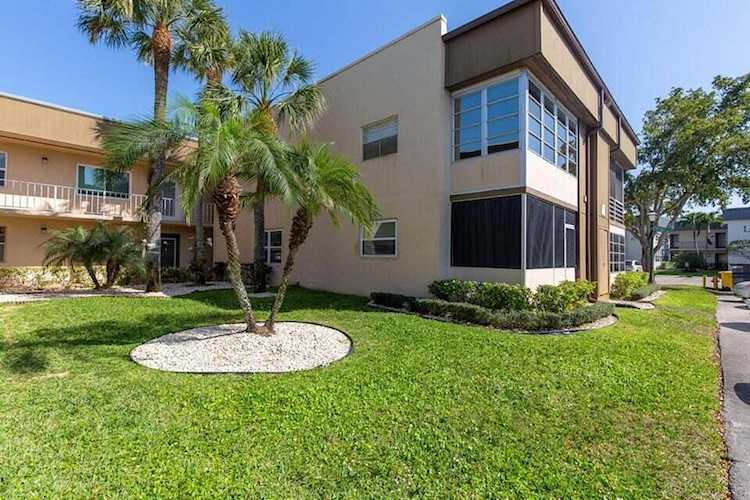 215 E Piedmont Delray Beach, FL 33484