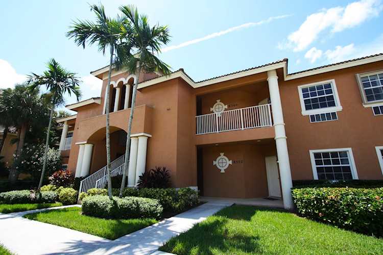 8360 Mulligan Circle Port St Lucie, FL 34986
