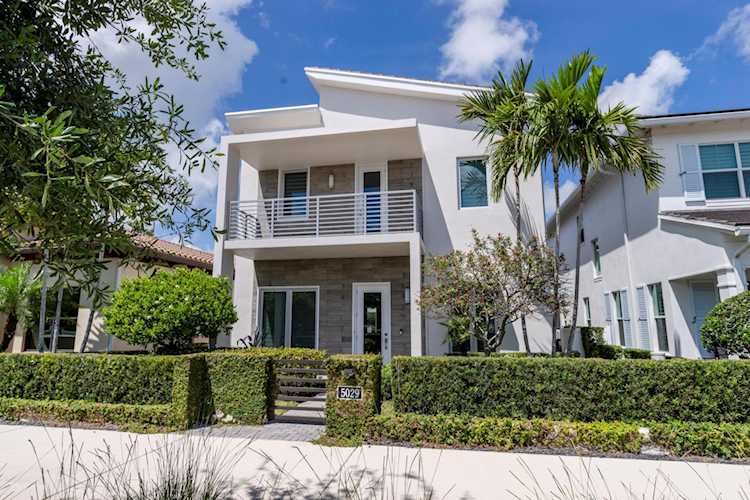 5029 Grandiflora Road Palm Beach Gardens, FL 33418