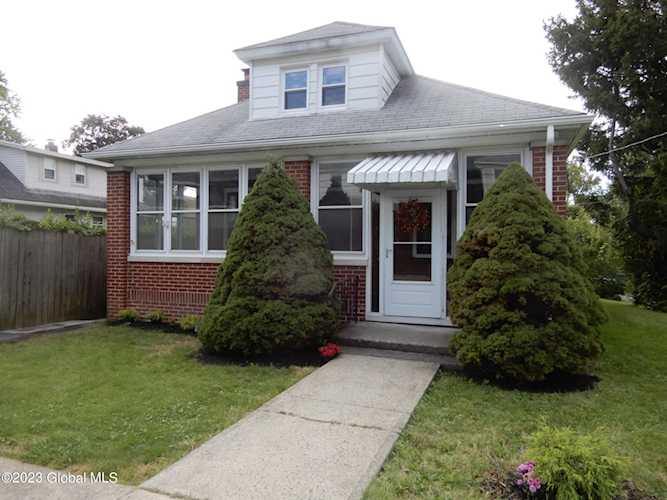 19 Michigan Ave Troy, NY 12180