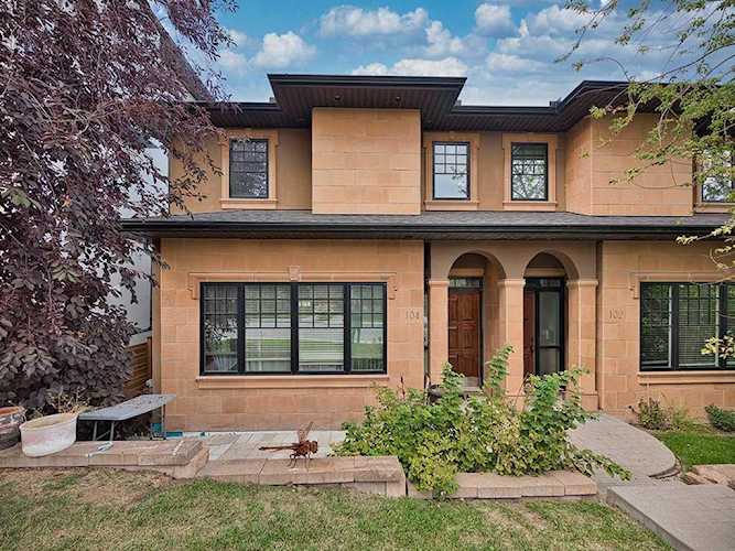 104 38A Ave SW Calgary, AB T2S 0W4