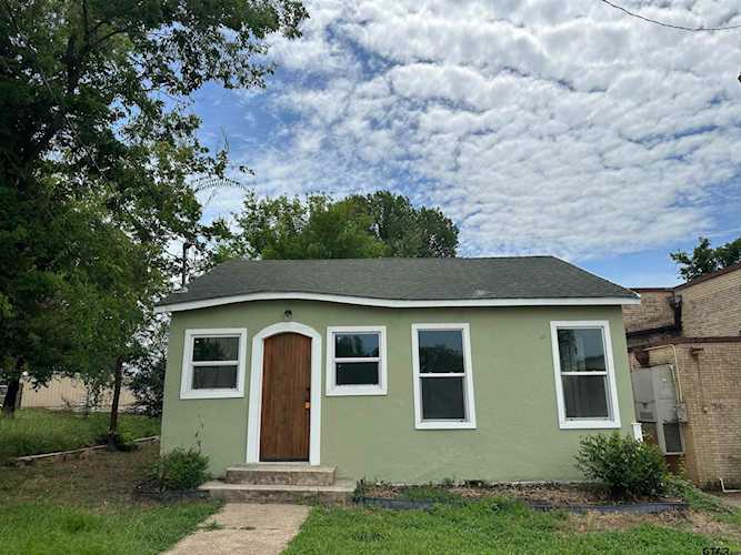 210 N Dean St Gladewater, TX 75647